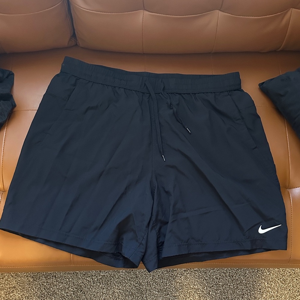 Nike Men's Black Athletic Shorts - Picture 1 of 3